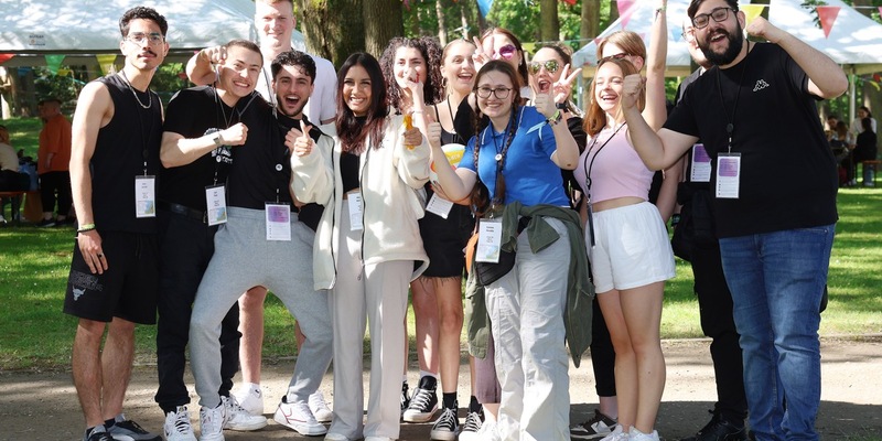 Rookie Festival by XXXLutz: Die Möbelhäuser mit dem Roten Stuhl begeistern rund 700 Azubis am Baggersee - Foto: presseportal.de