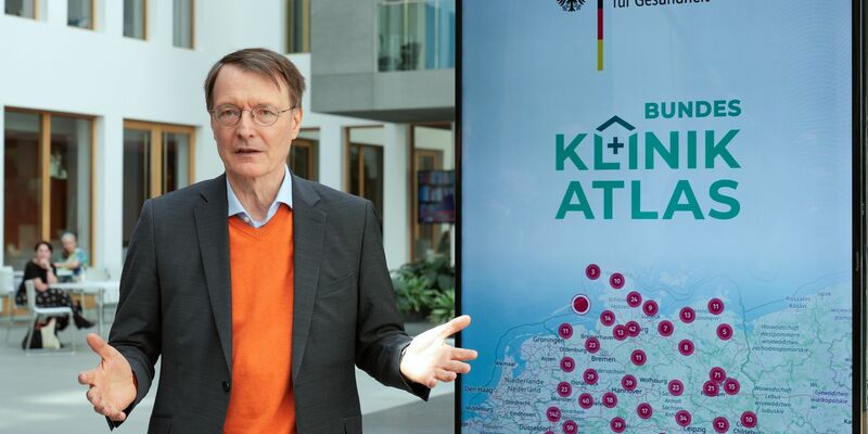Kritik am Klinik-Atlas wegen der teils veralteten Datengrundlage weist Bundesgesundheitsminister Lauterbach zurück. - Foto: Soeren Stache/dpa