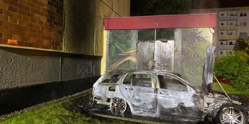 POL-HRO: Brand eines Pkw in Rostock - Foto: presseportal.de