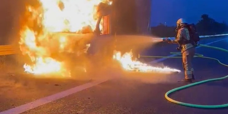 FW Helmstedt: PKW Brand auf der BAB2 - Foto: presseportal.de