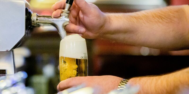 Dank Preiserhöhungen: Die Betriebe verbuchten im Vergleich zum April 2023 nominal ein Plus von 0,8 Prozent. - Foto: Christoph Soeder/dpa