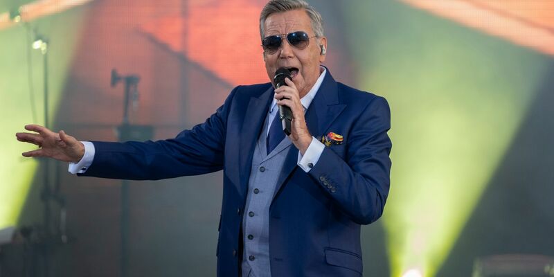 Beschreibt sich als einen «umsichtigen Menschen beim Thema Geldausgaben»: Roland Kaiser. - Foto: Matthias Rietschel/dpa-Zentralbild/dpa