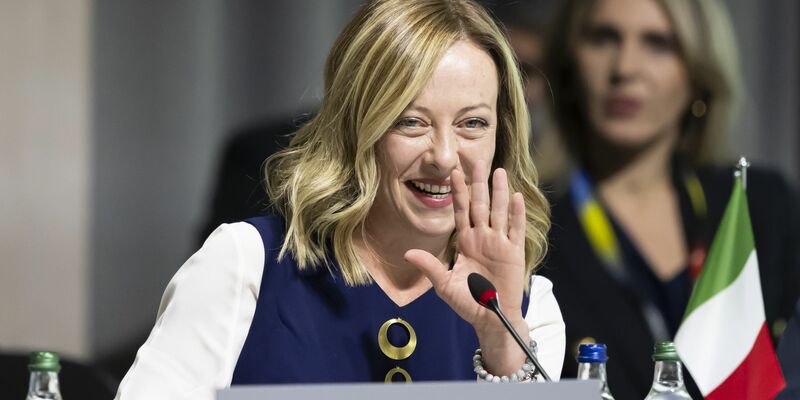 Durch die Reform würde den italienischen Institutionen Stabilität verliehen, erklärt Giorgia Meloni. - Foto: Alessandro Della Valle/KEYSTONE/EDA/POOL/dpa