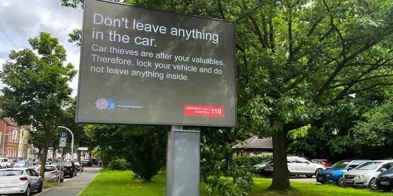 POL-BO: Präventionshinweise zur EURO 2024: Polizei warnt jetzt auch auf Englisch auf digitalen Anzeigetafeln - Foto: presseportal.de