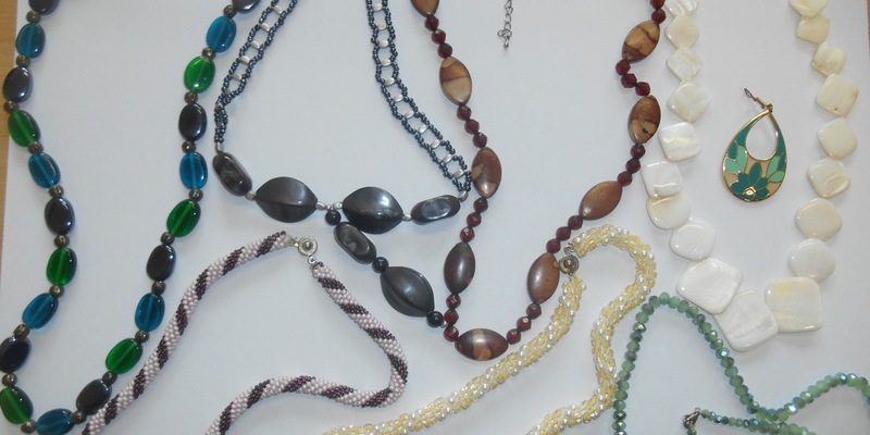 POL-HM: Modeschmuck am Weserkai aufgefunden - Hinweise an die Polizei Holzminden (mit Bild) - Foto: presseportal.de