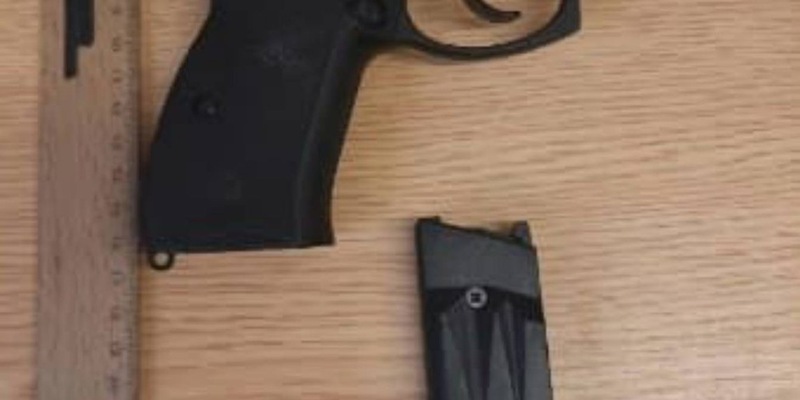 BPOLD-B: Bundespolizei stellt Anscheinswaffe bei Grenzkontrolle auf der Autobahn 15 sicher - Foto: presseportal.de