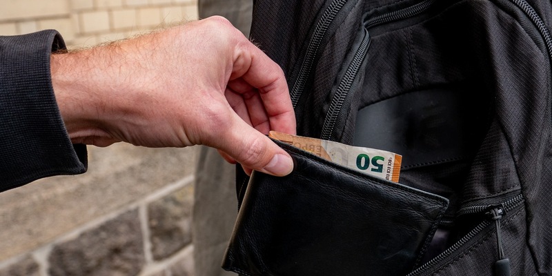 POL-MR: Dautphetal- Taschendiebstahl - Polizei gibt Tipps zum Schutz vor Taschendiebstahl - Foto: presseportal.de