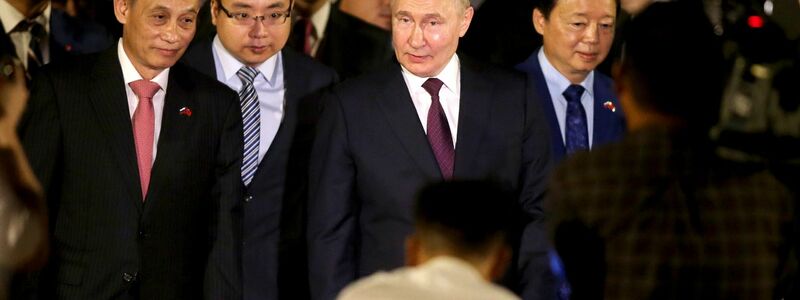 Der russische Präsident Wladimir Putin, der im Westen wegen seines Angriffskriegs gegen die Ukraine mit Sanktionen belegt ist, sucht nach Partnern im Osten. - Foto: Minh Hoang/AP/dpa