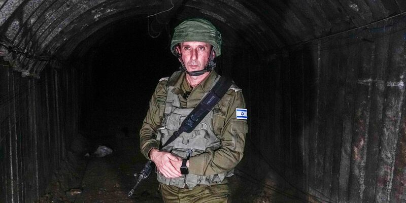 «Die Hamas ist eine Idee, sie ist eine Partei. Sie ist in den Herzen der Menschen verwurzelt. Wer glaubt, wir könnten die Hamas ausschalten, irrt sich», sagt der israelische Armeesprecher Daniel Hagari. - Foto: Ariel Schalit/AP/dpa