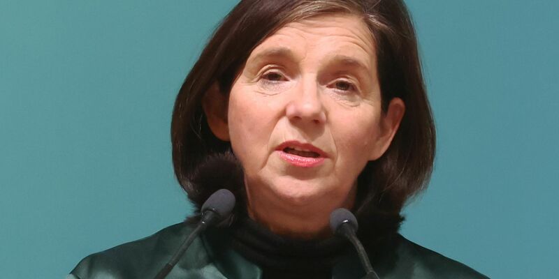 Bundestags-Vizepräsidentin Katrin Göring-Eckardt hat mit einem Tweet zur Hautfarbe der Nationalspieler für Aufregung gesorgt. - Foto: Bodo Schackow/dpa