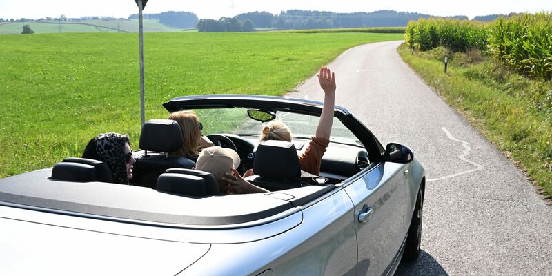 Deutschlandweit kommen 26 Cabrios auf 1000 Einwohner. Die Zahl der Cabrios ist in den vergangenen zehn Jahren etwas gestiegen (Symbolbild). - Foto: Felix Hörhager/dpa