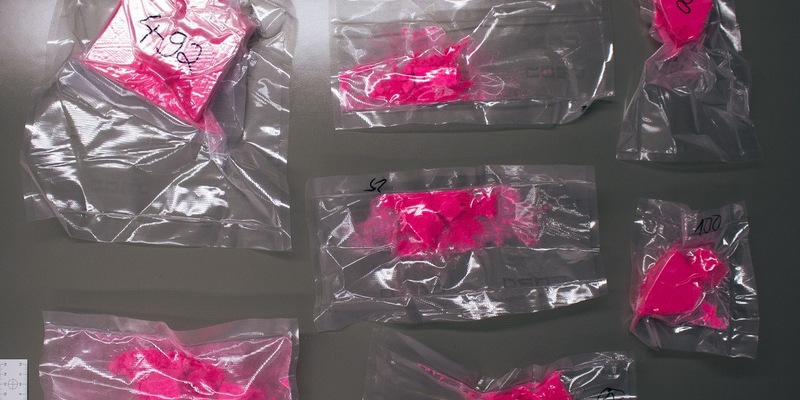 POL-AA: RMK: Gemeinsame Pressemitteilung der Staatsanwaltschaft Stuttgart und des Polizeipräsidiums Aalen Schorndorf: Ein Kilogramm Pink Kokain sichergestellt - Foto: presseportal.de