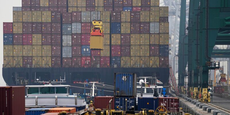 Ermittler beobachten, dass Kokain mehr über kleinere Häfen nach Europa geschmuggelt wird. Vermutlich um schärferen Kontrollen in größeren Häfen zu entgehen. - Foto: Virginia Mayo/AP/dpa