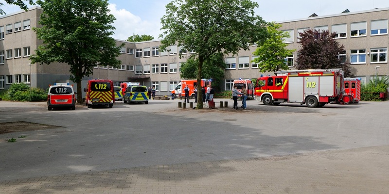 FW-DO: Reizgas-Austritt in Dortmunder Realschule - insgesamt 50 betroffene Schüler*innen vom Rettungsdienst untersucht - Foto: presseportal.de