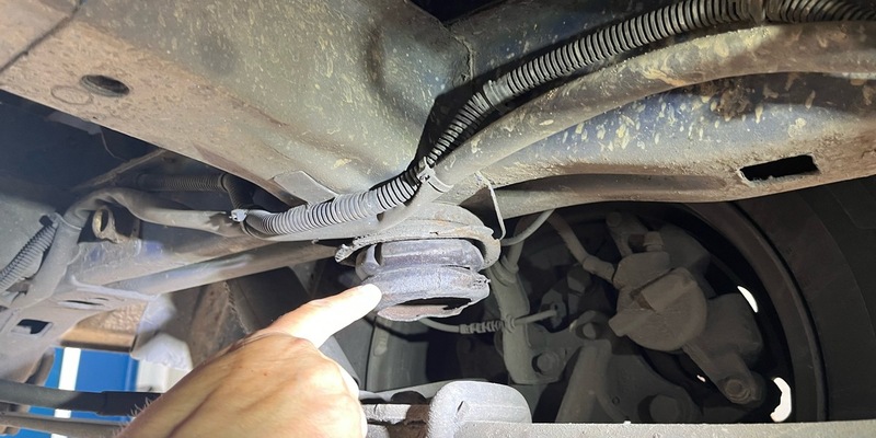 POL-HX: 39 Mängel: Polizei zieht gefährlichen Transporter aus dem Verkehr / ...und der Fahrer hatte keinen Führerschein - Foto: presseportal.de