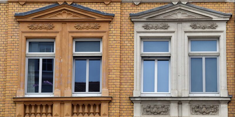 Seit Mitte 2022, dem Höhepunkt des jahrelangen Booms, geht es am Immobilienmarkt abwärts. - Foto: Martin Schutt/dpa