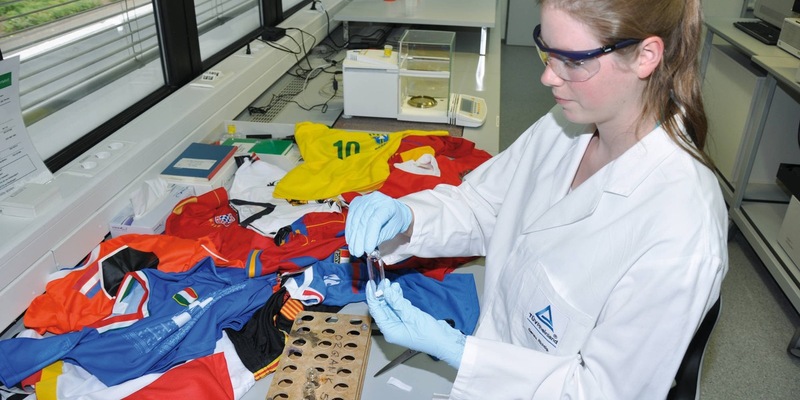 Fußball-EM: Fanartikel sicher nutzen - Foto: presseportal.de