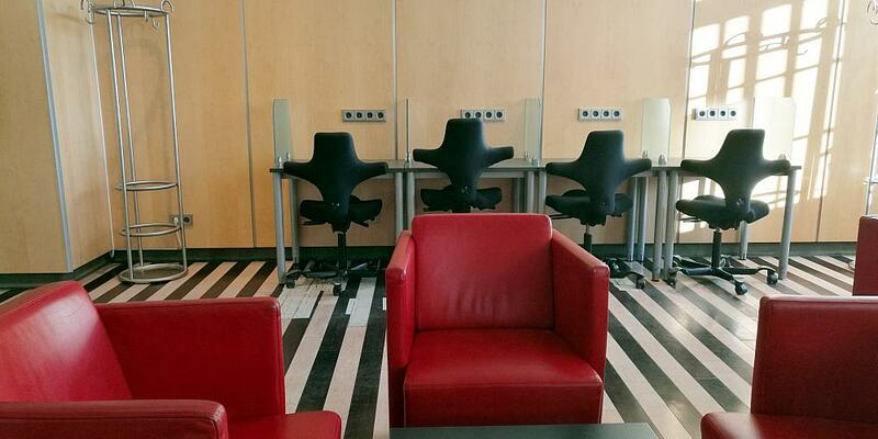 Arbeitsplätze in einer DB Lounge (Archiv) - Foto: über dts Nachrichtenagentur