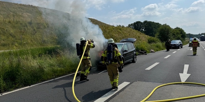 FW Bremerhaven: PKW Brand Cherbourger Straße - Foto: presseportal.de
