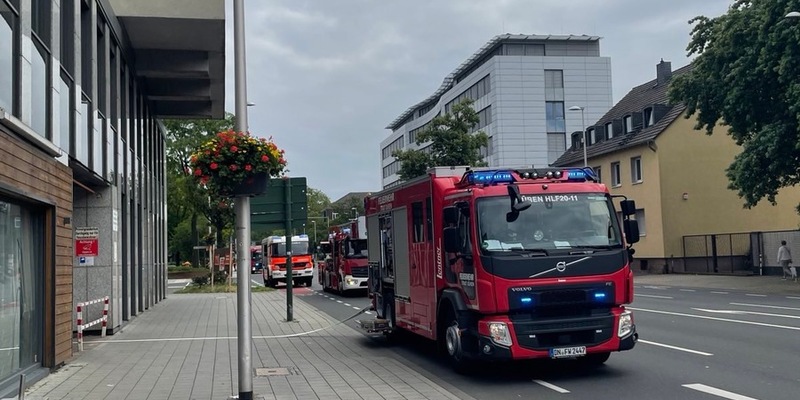 FW Düren: Gemeldeter Kellerbrand in Hochhaus - Foto: presseportal.de