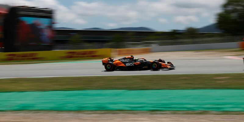 Sicherte sich für das Rennen in Barcelona die Pole Position: Lando Norris. - Foto: Joan Monfort/AP/dpa