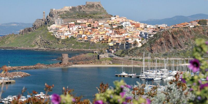 Der Mann machte gemeinsam mit seiner Familie Urlaub in dem bei Touristen beliebten sardischen Strandort. - Foto: Christian Röwekamp/dpa