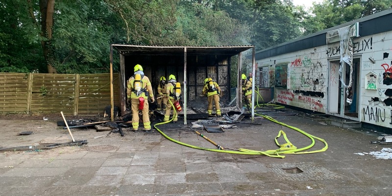 FW Hannover: Brand eines Kiosk der ehem. Radrennbahn Wülfel - Foto: presseportal.de