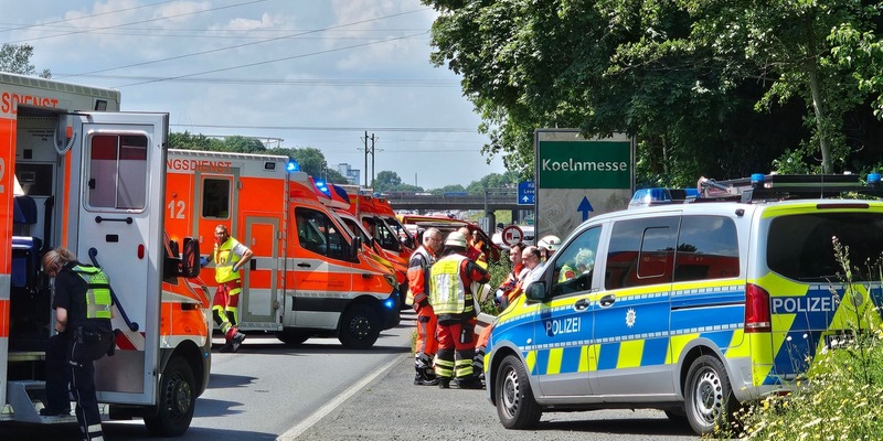 FW Burscheid: Verkehrsunfall mit mehreren Verletzten auf der Autobahn - Foto: presseportal.de