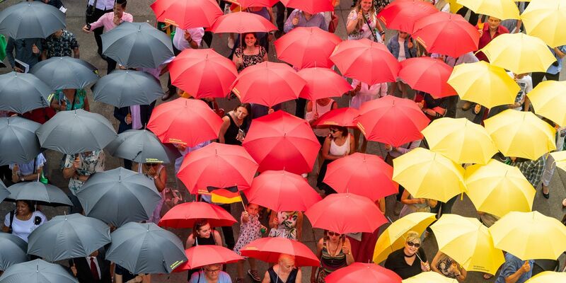 Das Gesetz sei ein wichtiges Signal an Menschen mit Migrationsgeschichte, «dass wir sie sehen, sie anerkennen und dass wir sie demokratisch teilhaben lassen», sagt die Bundestagsabgeordnete Filiz Polat von den Grünen. - Foto: Robert Michael/dpa-Zentralbild/dpa