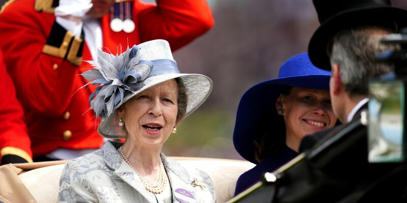 Prinzessin Anne am dritten Tag der Royal-Ascot-Rennwoche in einer offenen Kutsche. - Foto: John Walton/PA Wire/dpa