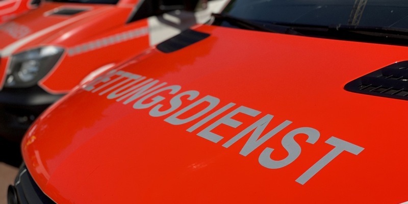 FW Alpen: Tragehilfe Rettungsdienst - Foto: presseportal.de