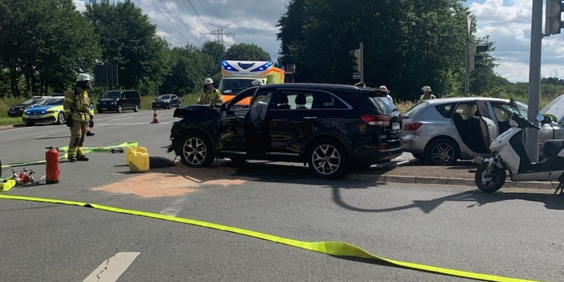 POL-STD: Vorfahrt missachtet - ein Kind bei Verkehrsunfall schwer und sechs Personen leicht verletzt - Foto: presseportal.de