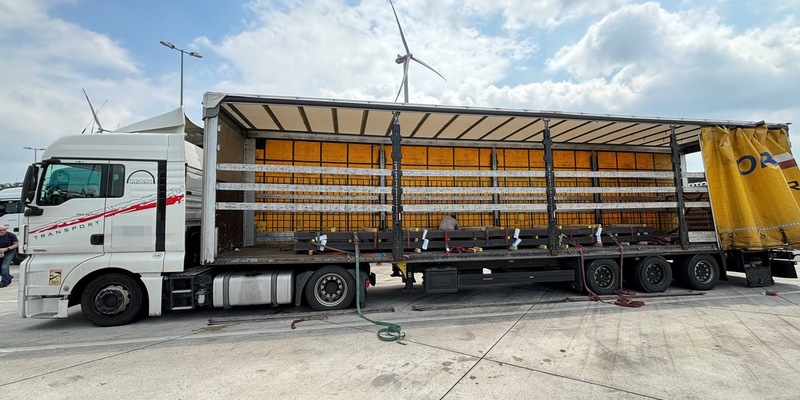 POL-DEL: Autobahnpolizei Ahlhorn: Mangelhafte Ladungssicherung auf der Autobahn 1 im Landkreis Oldenburg - Foto: presseportal.de