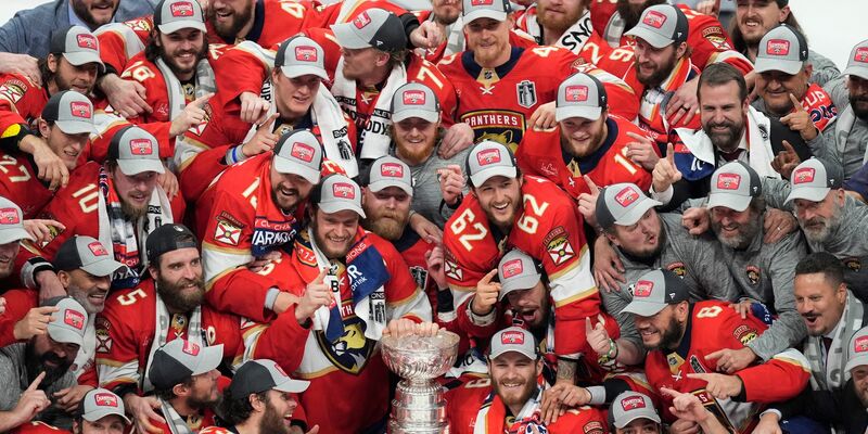 Im entscheidenden siebten Spiel des diesjährigen Stanley Cups unterlagen die Edmonton Oilers den Florida Panthers 1:2. - Foto: Rebecca Blackwell/AP/dpa