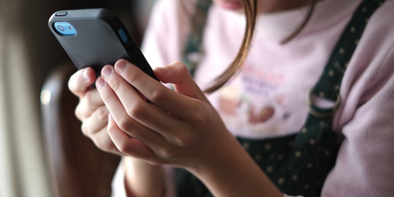 Kinder und Jugendliche in Not: Psychosoziale Hilfe per Smartphone / SOS-Kinderdörfer kooperieren mit 'krisenchat' - Foto: presseportal.de