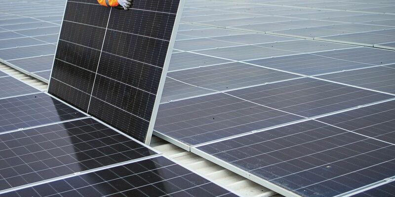 Sonnenernergie für KMUs - Foto: Adobe Stock über pressetext.de