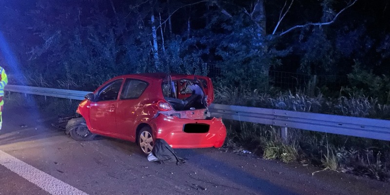 FW Alpen: Schwerer Verkehrsunfall auf der A57 - Foto: presseportal.de