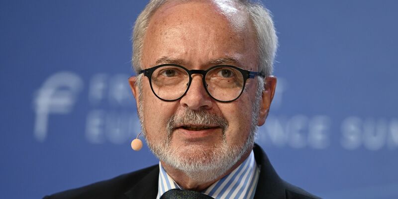 Stand von 2012 bis Ende vergangenen Jahres an der Spitze der Bank mit Sitz in Luxemburg: Werner Hoyer. - Foto: Arne Dedert/dpa