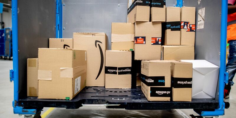 Deutschland war 2023 laut Geschäftsbericht von Amazon mit knapp 37,6 Milliarden Dollar Umsatz zweitgrößter Markt nach den USA, wenn auch mit deutlichem Abstand. - Foto: Hauke-Christian Dittrich/dpa