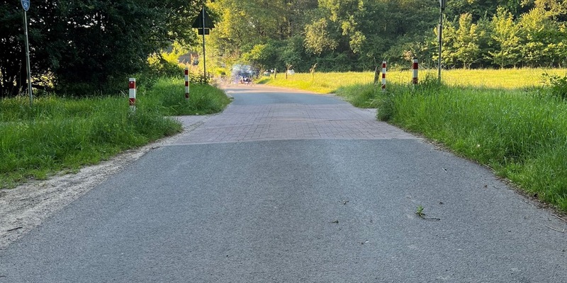 POL-WES: Wesel - Verkehrsunfallflucht nach Kollision zwischen Radfahrer und Pkw - Zeugensuche - Foto: presseportal.de