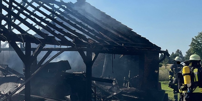 POL-MI: Scheunenbrand beschäftigt Einsatzkräfte - Foto: presseportal.de