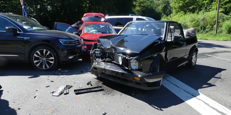 POL-GM: Zwei Verletzte bei Abbiegeunfall - Foto: presseportal.de
