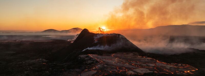 Vulkanausbrüche sind auf Island keine Seltenheit, liefern aber immer wieder spektakuläre Bilder. (Archivbild) - Foto: Marco Di Marco/AP/dpa