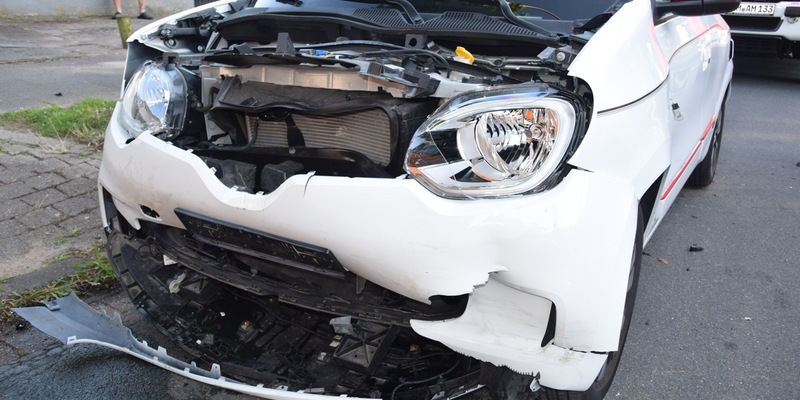 POL-HM: Alkoholisierter Twingo-Fahrer verursacht Verkehrsunfall - Foto: presseportal.de