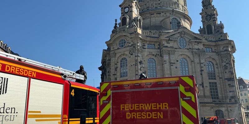 FW Dresden: Höhenretter trainieren an der Frauenkirche - Foto: presseportal.de