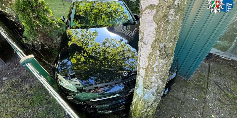 POL-OB: Irrfahrt eines 29-Jährigen endete im Vorgarten, später in Handschellen - Foto: presseportal.de