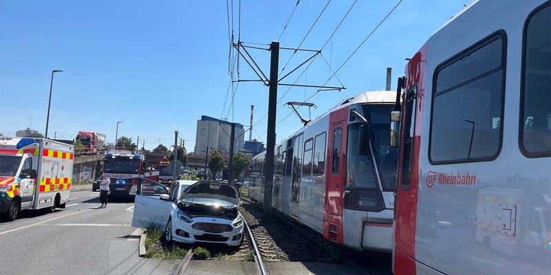 POL-NE: Ein Verletzter bei Zusammenstoß mit Straßenbahn - Foto: presseportal.de