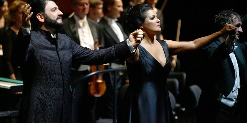 Yusif Eyvazov (l-r), in der Rolle des Maurizio, Anna Netrebko, in der Rolle der Adriana Lecouvreur. - Foto: Barbara Gindl/APA/dpa