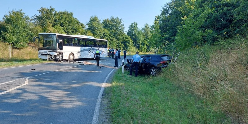 POL-COE: Dülmen, Lüdinghauser Straße / Nachtragsmeldung: Auto und Schulbus kollidieren - Foto: presseportal.de