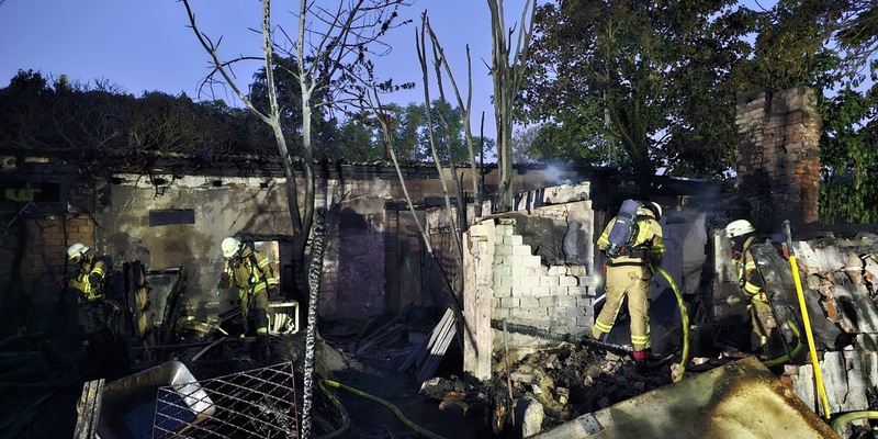 FW Bremerhaven: Gartenlaubenbrand im Kleingartengebiet Twischkamp-Lehe - Foto: presseportal.de